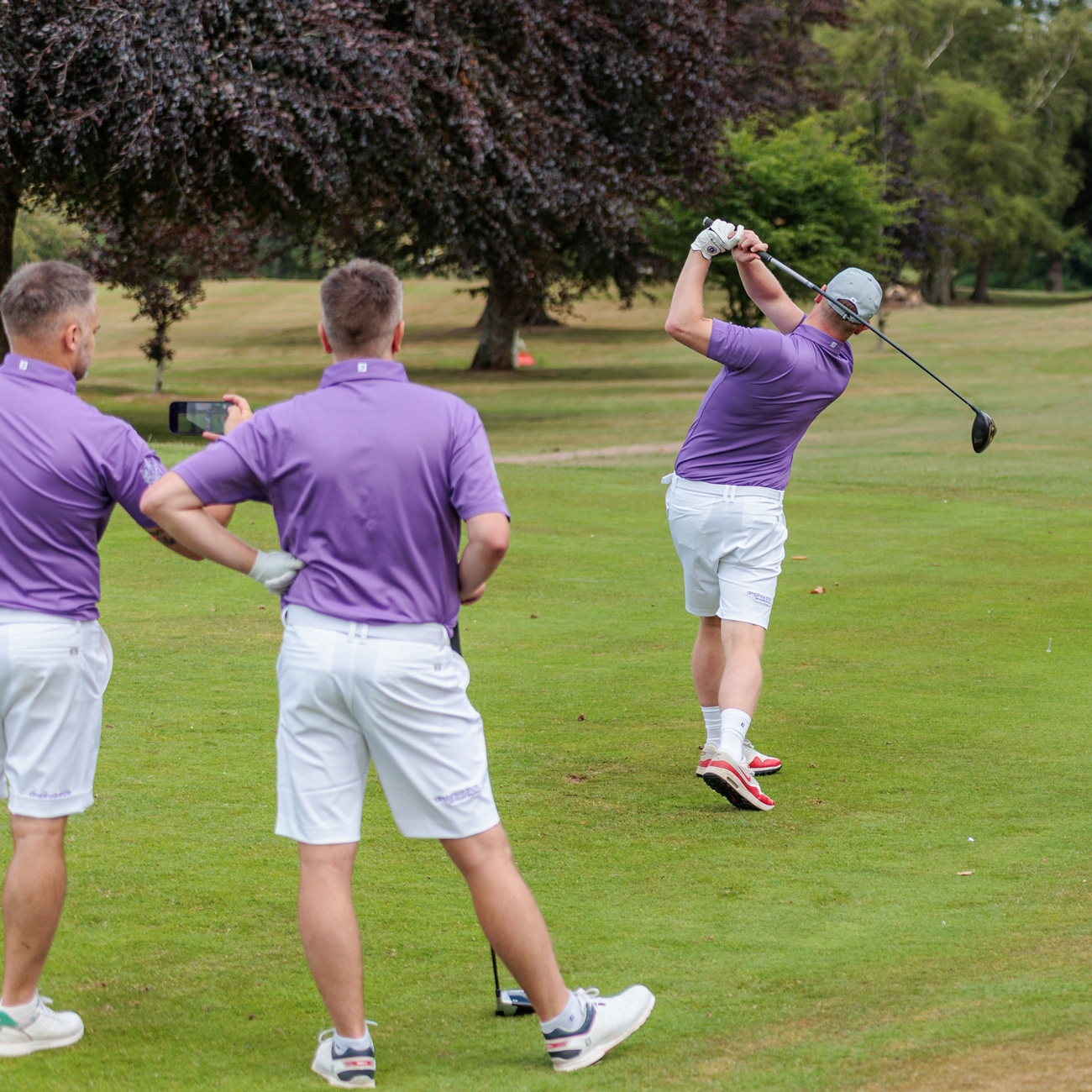 men golfing